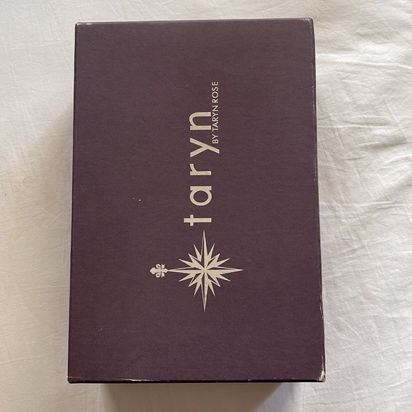 Taryn Rose•Style Glisten•Black patent leather•size 8 - Picture 6 of 7